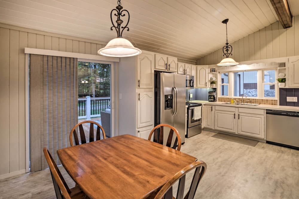 Private Dock & Lake Access: Benton Family Home