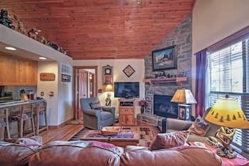 Branson Little Cedar Resort-style Cabin w/ Porch!