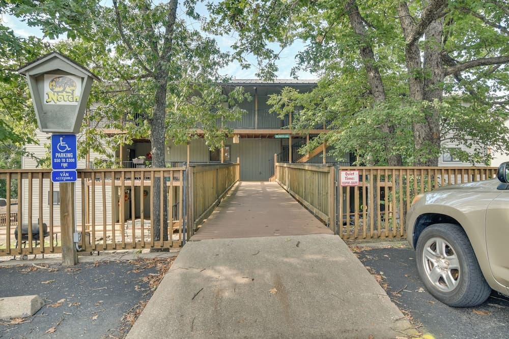 Condo 2 Mi to Silver Dollar City: Relax Fireside!