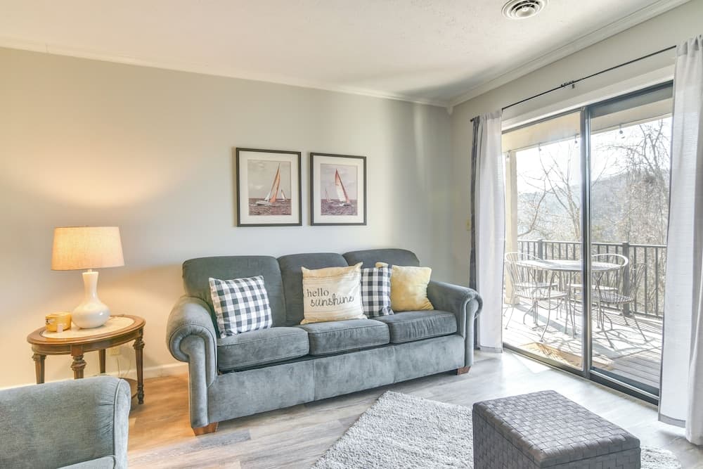 Branson Family Condo: Golf, Relax & Swim!