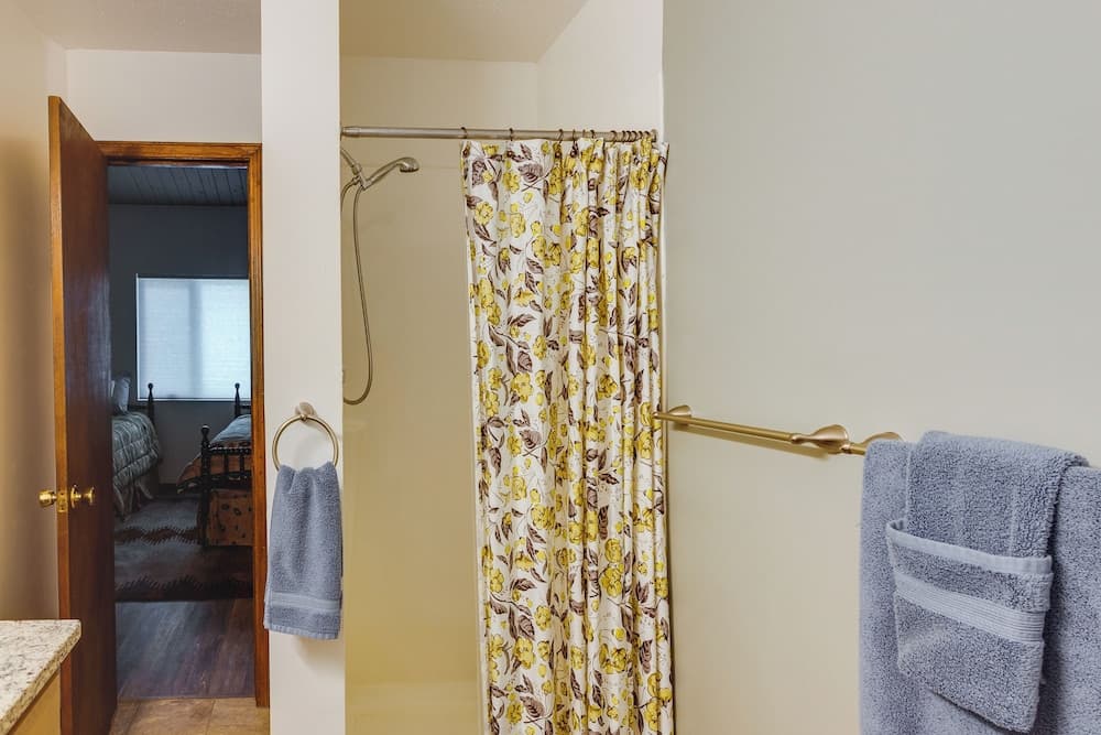 Angel Fire Home w/ Deck ~ 3 Mi to Ski Resort!