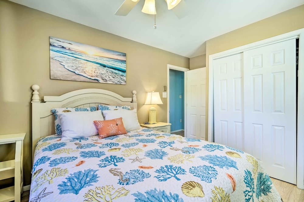 Cape May Quad Unit w/ Deck ~ Half-mi to the Beach!