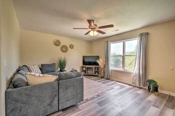 Charming Branson House w/ Fireplace & Grill!