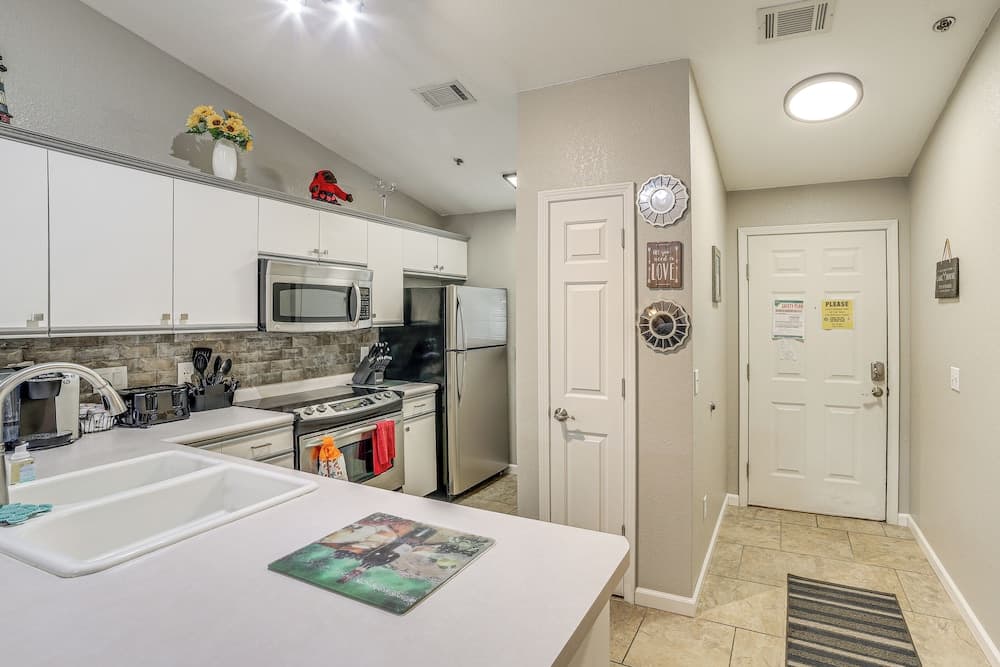 3 Mi to Branson Strip: Condo w/ Balcony!