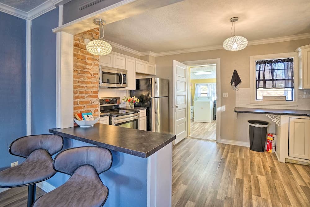 Lawton Home ~ 5 Mi to Fort Sill!