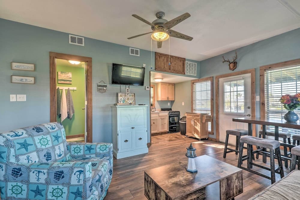 Canalfront Sargent Cabin w/ Patio: 1 Mi to Beach!