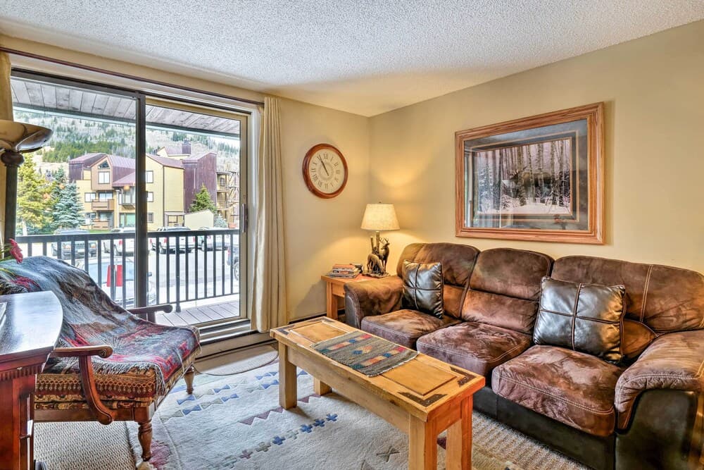 Copper Mountain Ski-in/ski-out Condo w/ Balcony!