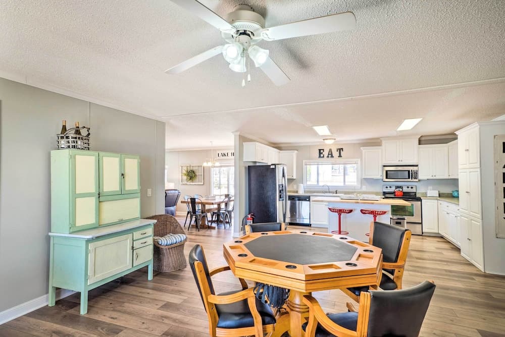 'cypress Point' Spacious Home: Pier & Boat Launch!