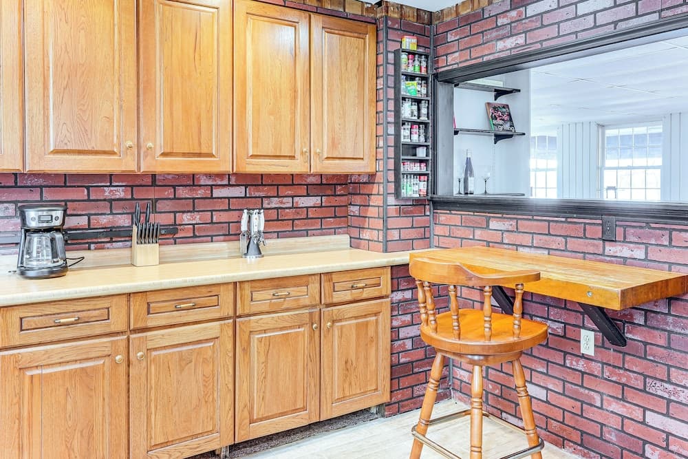 Cozy Home w/ Yard: Steps to Mississippi River