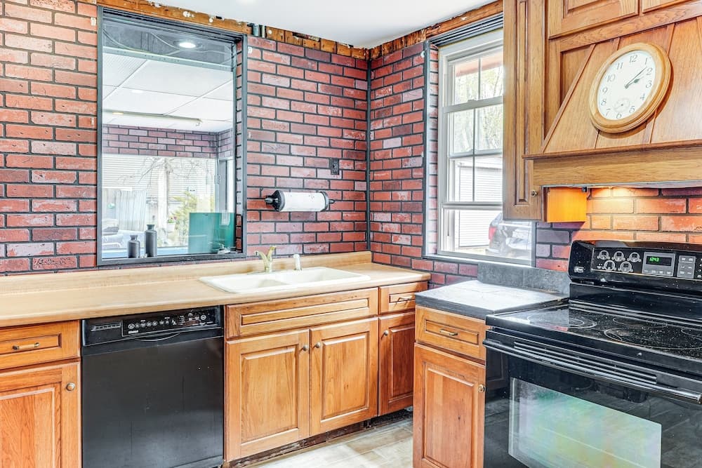 Cozy Home w/ Yard: Steps to Mississippi River