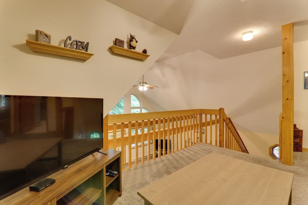 Deck & Resort Amenities: Arrowhead Lake Home!