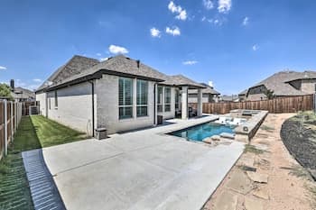 Haslet Family Home w/ Fire Pit, Hot Tub & BBQ