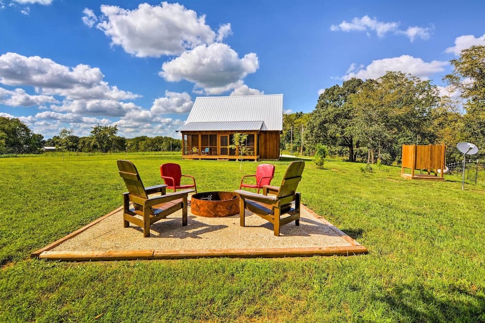 Greenfield Cabin w/ Screened-in Porch & Fire Pit!