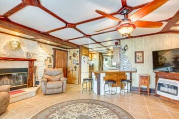 Kerrville Vacation Rental w/ Colorful Courtyard!