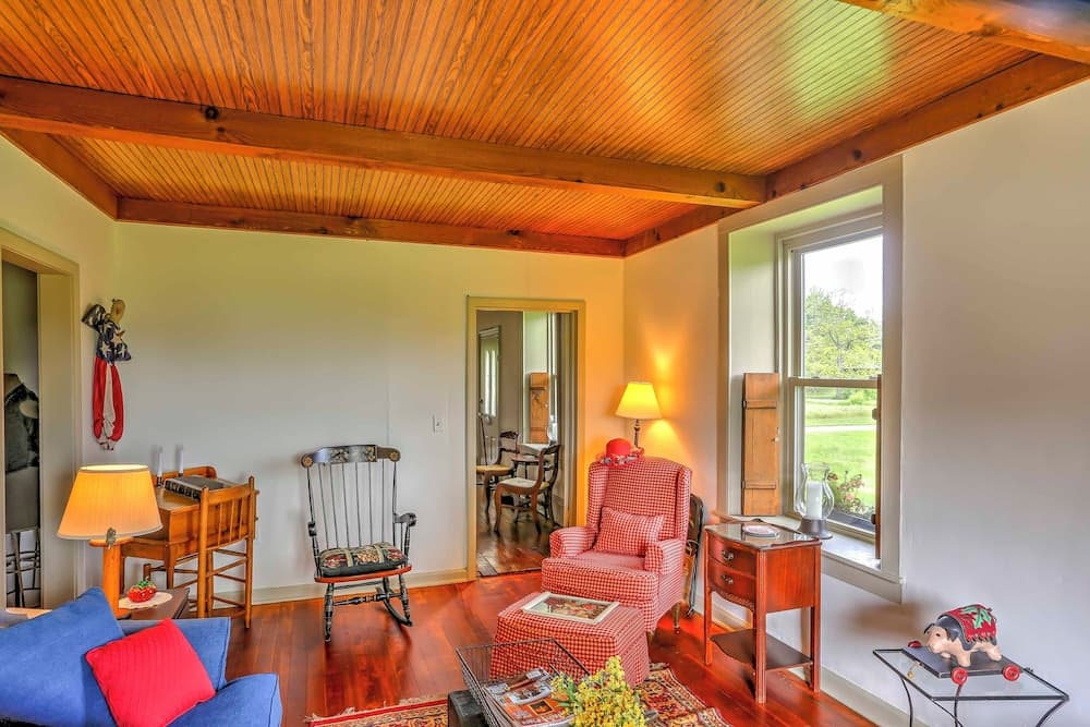 Historic Ottawa Lake House: Deck, Barn + 96 Acres!