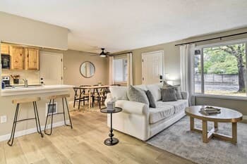 Fantastic Duplex Unit Near Columbia River!