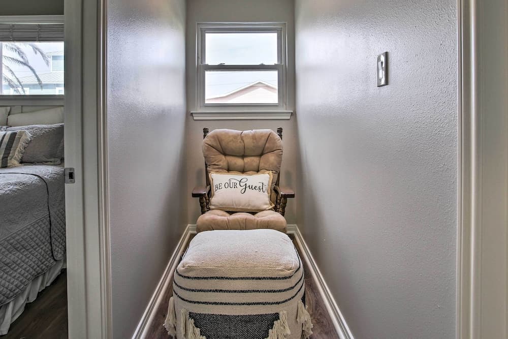 Jamaica Beach Canal Home w/ Private Boat Dock!