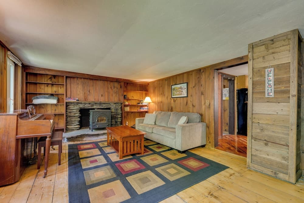 Killington Area Escape w/ Deck, Views & Hot Tub!