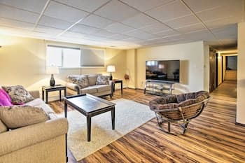 Lakefront Fairbanks Unit, 1 Mile to Pioneer Park!