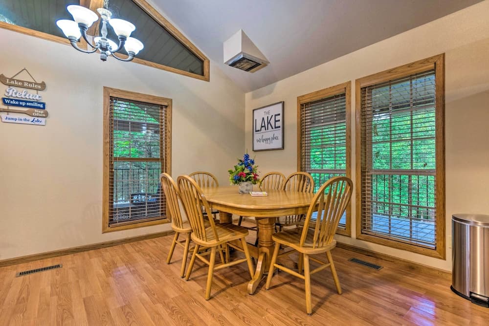 Lakefront Hideaway in Scranton: Spacious Deck