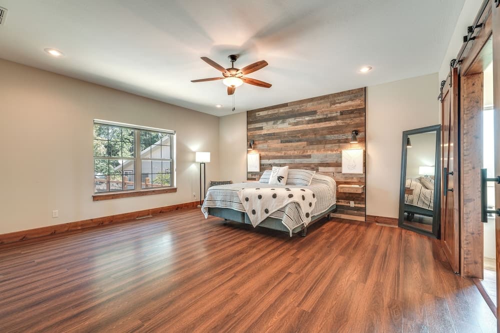 Luxe Table Rock Lake Vacation Rental With Hot Tub!