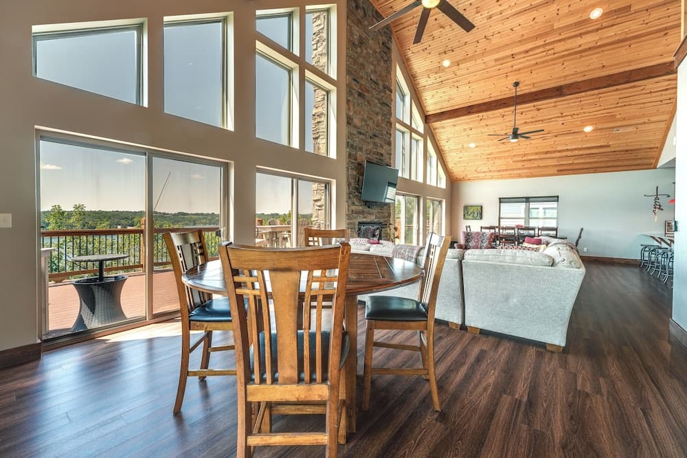 Luxe Table Rock Lake Vacation Rental With Hot Tub!