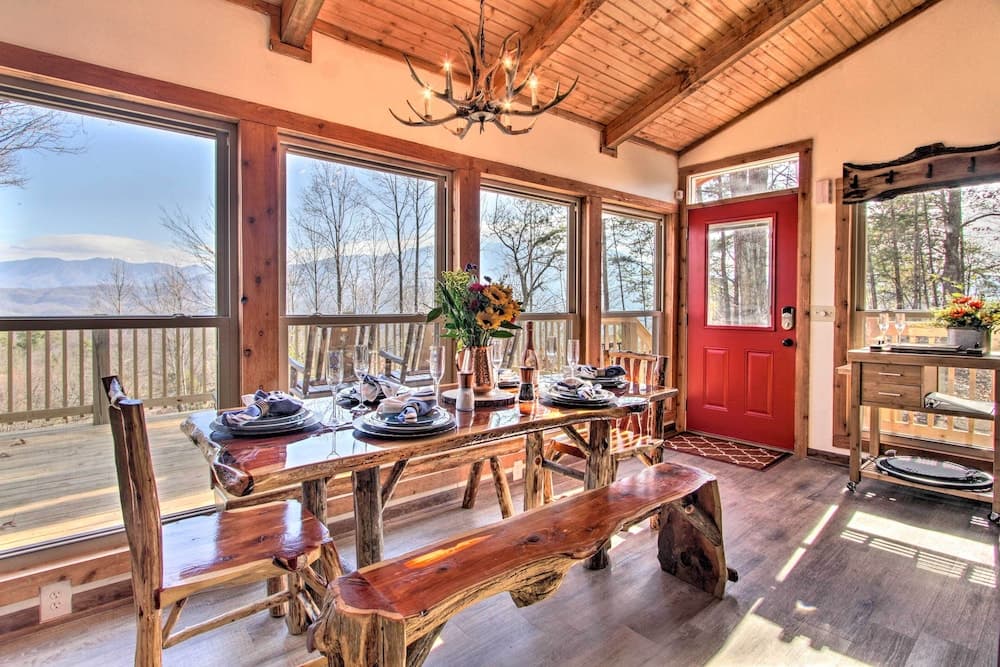 Panoramic-view Gatlinburg Cabin w/ Private Hot Tub