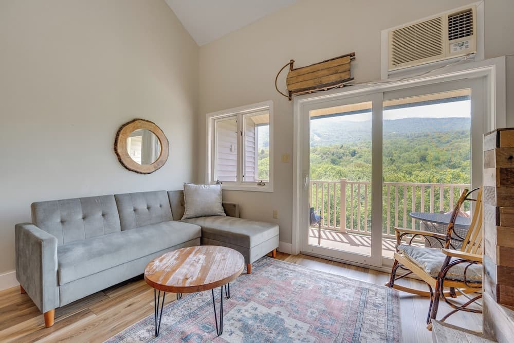 Lincoln Condo w/ Resort Amenities & Mountain Views