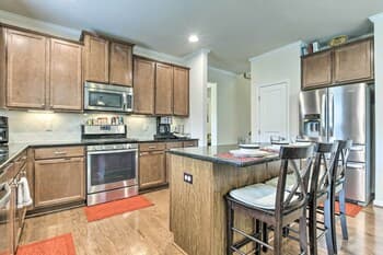 Lovely Durham Home w/ Screened Porch & Patio!