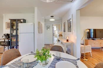 Mid-century Modern Fayetteville Home, Walk to Town