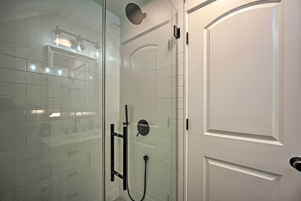 Luxury Family Home w/ Deck, Swim Spa & Grill!