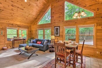 'moonshine Manor' Cabin w/ Fire Pit & Porch!