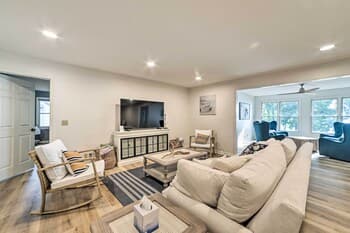 New! Spacious & Modern Retreat on Kentucky Lake