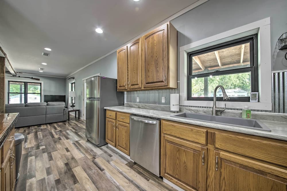 Peaceful Guest Home w/ Patio on 152-acre Farm