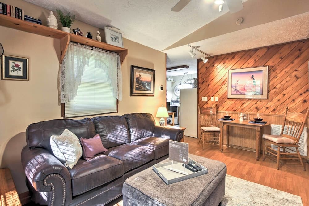 Gatlinburg Home w/ Hot Tub ~ 4 Mi to Town!