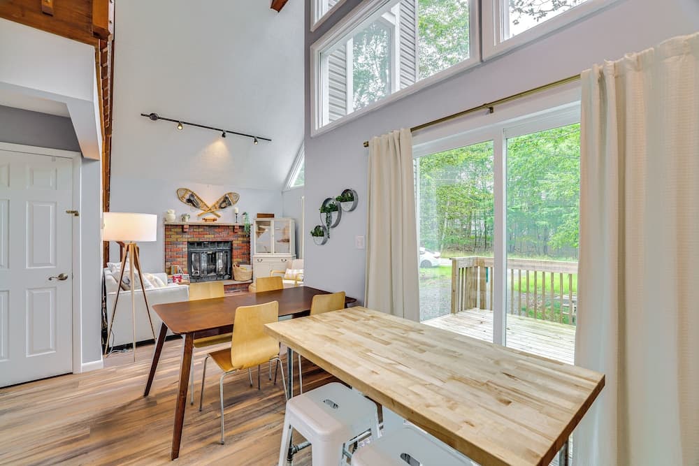 15 Mi to Ski Resort: Home w/ Fire Pit in Tobyhanna