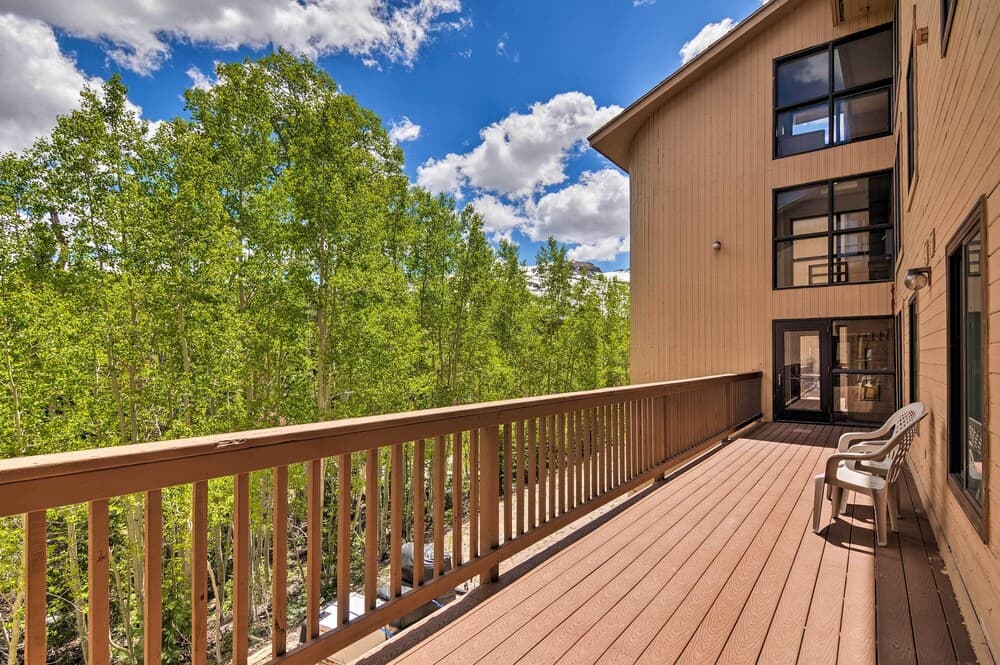 Rustic Ski-out Brian Head Condo w/ Comm. Pool