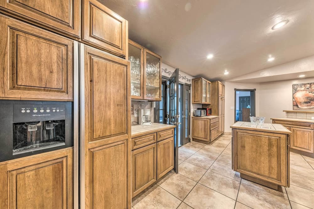 Casa Ruidoso Cabin: Hot Tub, Views & Pool Table!