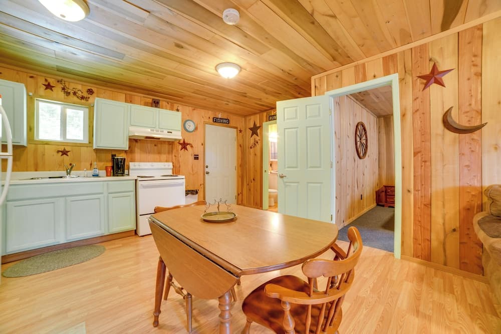 Rustic Cabin on Farm ~ 4 Mi to Kentucky Lake!