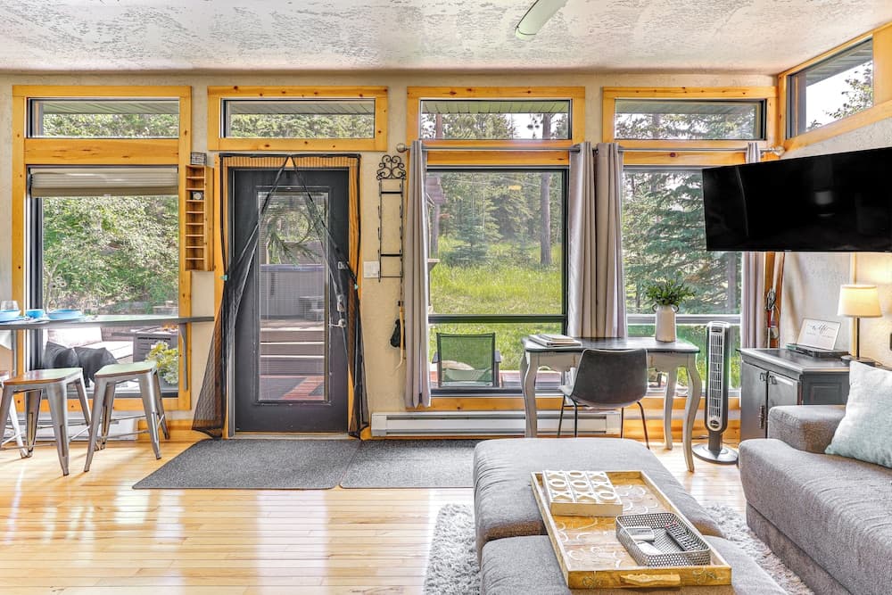 Scenic Lead Cabin: Steps to Terry Peak Ski Area!