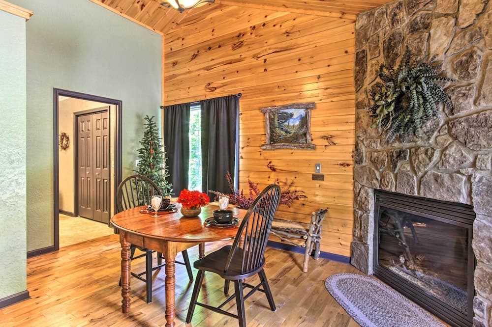 Sevierville Overlook Cabin: 9 Miles to Gatlinburg!