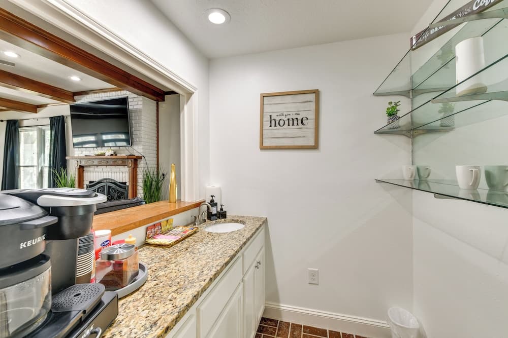 Stunning Baton Rouge Home w/ Pool: Near Lsu!