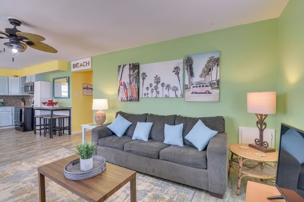 Walk to Gulf: Surfside Beach Home w/ Deck