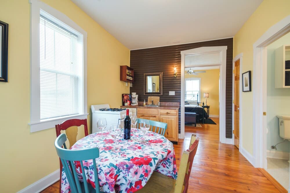 Cozy Missouri Retreat w/ Pool, Pond & Fire Pit!