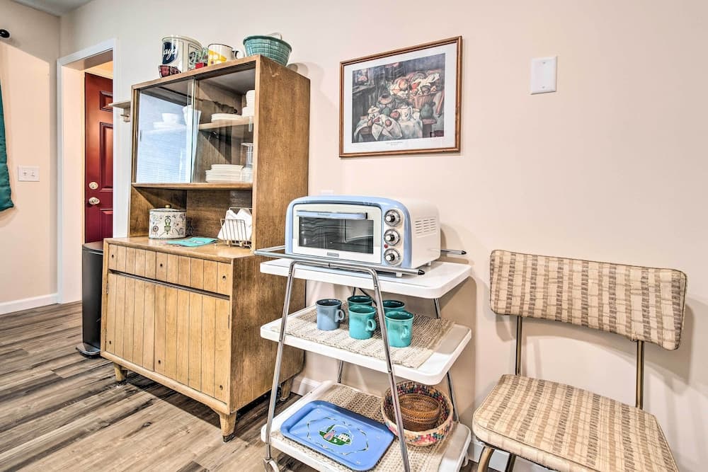 Stylish Vacation Rental - Walk to Isu!