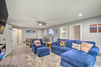 'the Big Acorn' w/ Access to Pools & Skiing!