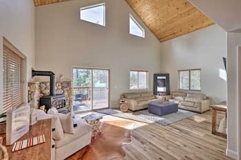 Updated Arnold Cabin w/ Views, Near Hikes!