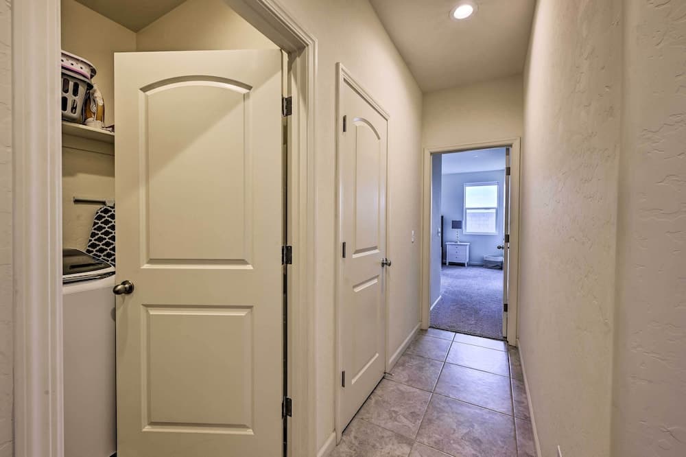 Visalia Home w/ Yard: 4 Mi to Downtown!