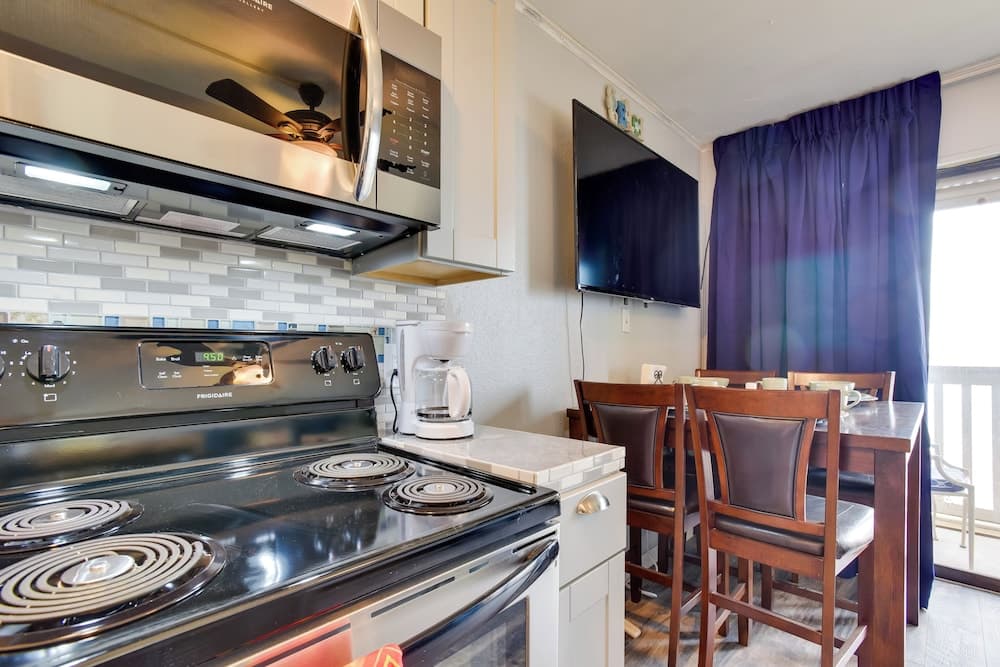 Waterfront Corpus Christi Escape w/ Pool Access!