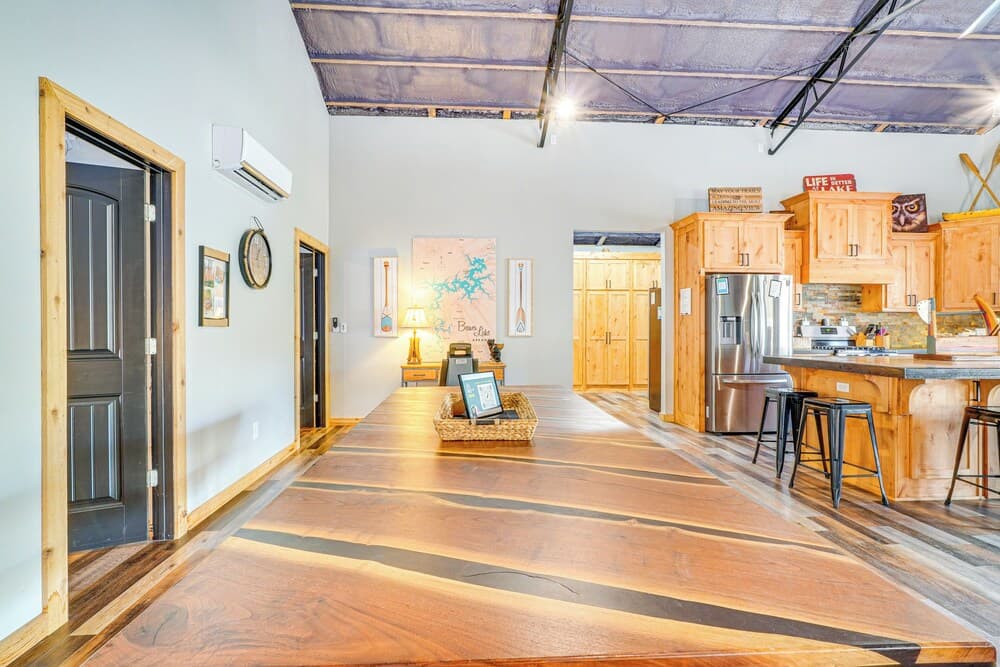 Private Shore Access & Games: Lakefront Getaway!